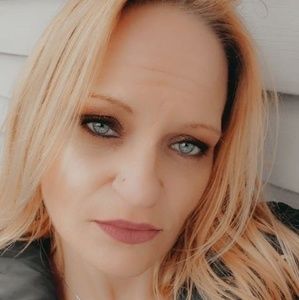 Meet your Posher, Casandra